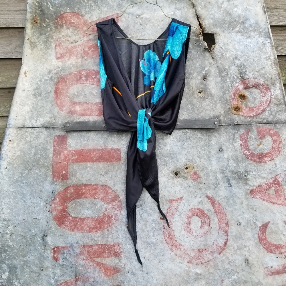 Black and Blue Hibiscus Crop Top M L